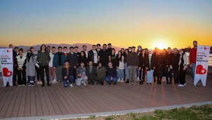 Bayraklı gençlere emanet