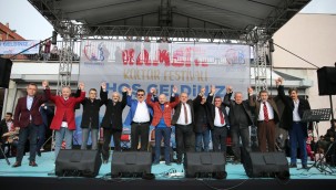 Bayrampaşa hamsi ve horonla coştu