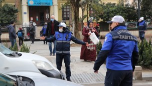 Büyükşehir okul yolunda güler yüz ve sevgiyle görev başında