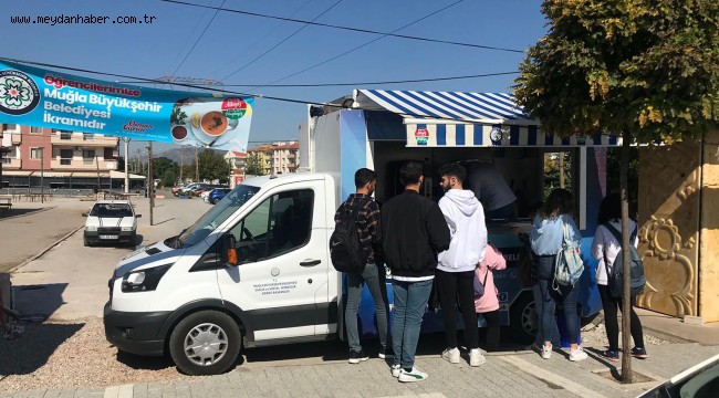 Büyükşehir Üniversite Öğrencilerine Çorba Dağıtmaya Devam Ediyor