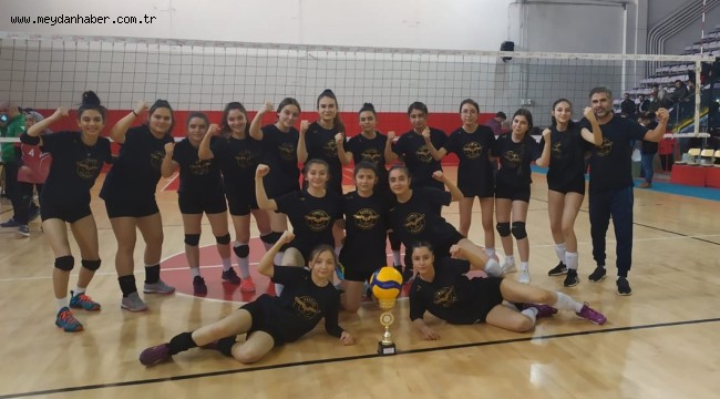 DEMİRKIZLAR TÜM KUPALARI TOPLADI