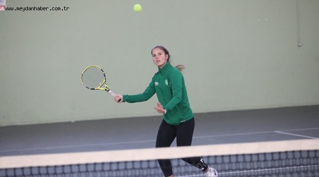 Gaziemir'in altın raketi: Pelin Çolak