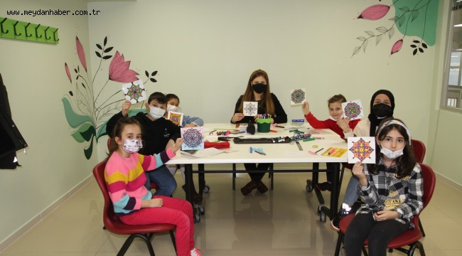Gebzeli çocuklar mandala sanatı ile yeteneklerini keşfediyor