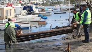 GÜMBET'TE KAÇAK İSKELELER YIKILIYOR