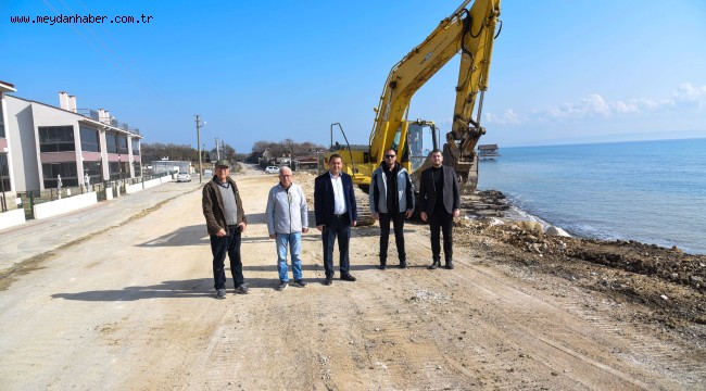 Keşan Belediyesi Yayla Sahili Haluk Sokak üzerindeki göçüğü onarıyor
