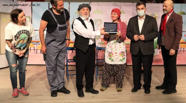 KINIK BELEDİYESİNDEN HALKA ÜCRETSİZ TİYATRO OYUNU