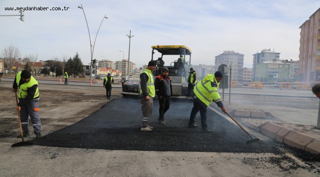 KIŞ ŞARTLARINDAN ETKİLENEN YOLLARI ONARIYORUZ