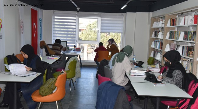 KİTAPSEVERLER BU MEKÂNLARA YOĞUN İLGİ GÖSTERİYOR  