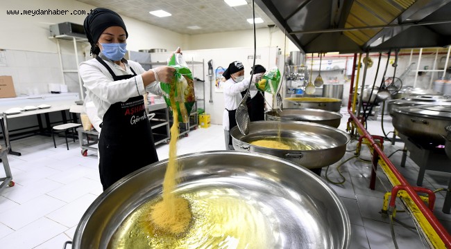 MERSİN BÜYÜKŞEHİR, 22 AYDA 2 MİLYON PAKET YEMEK DAĞITTI