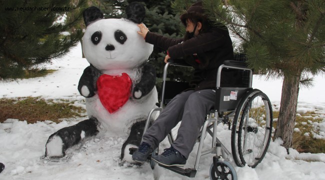 MUTLULUK İÇİN BAZEN BİR KARDAN PANDA YETERLİ