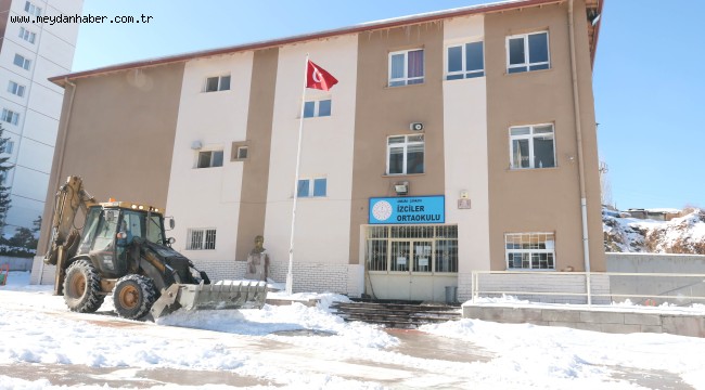  OKUL BAHÇELERİ VE ÇEVRELERİ TEMİZLENDİ 