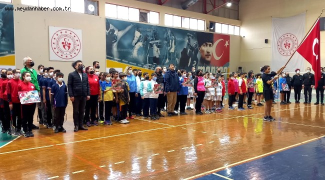 OKUL SPORLARI KÜÇÜKLER BADMİNTON GRUP MÜSABAKALARI BAŞLADI