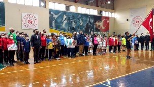 OKUL SPORLARI KÜÇÜKLER BADMİNTON GRUP MÜSABAKALARI BAŞLADI