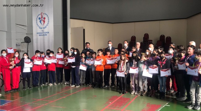 OKUL SPORLARINDA SATRANÇ, KARATE, ESKRİM VE FOOR CURLİNG HEYECANI SONA ERDİ