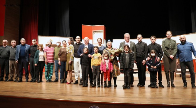 "Papaz Kaçtı" İzleyicisini Kahkahaya Boğdu