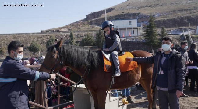 SİNCANLI KADIN VE ÇOCUKLAR GENÇLERE YÖNELİK PROJELERİ GEZDİ