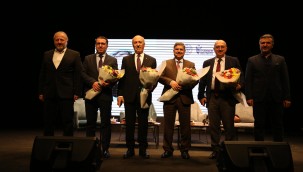 TARİHÇİ  YAZAR YILMAZ ÖZTUNA ESENLER'DE ANILDI