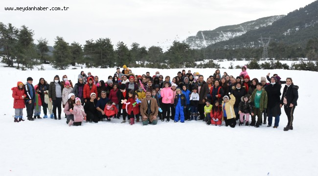TARSUS'TA 1200 RAKIMDA ÇOCUKLARIN KAR EĞLENCESİ