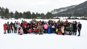 TARSUS'TA 1200 RAKIMDA ÇOCUKLARIN KAR EĞLENCESİ