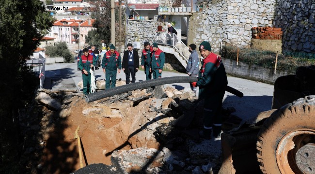 Yıkılma Tehlikesi Bulunan Duvara Ekiplerden Müdahale