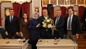 BAŞKAN ÇERÇİ SAĞLIK ÇALIŞANLARINI YUNUS EMRE KÜLTÜR PARK'TA AĞIRLADI