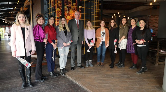 Başkan Kurt kadın gazetecilerle buluştu