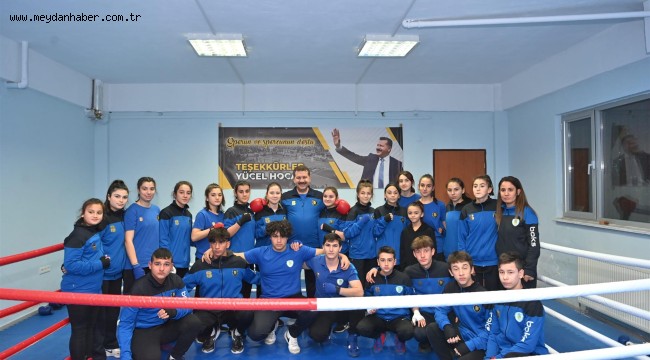 Başkan Yılmaz genç sporcularla boks yaptı