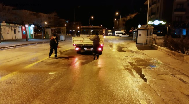 Belediye Ekiplerince Tuzlama Çalışması Yapıldı