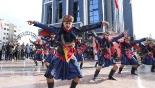 Buca İstiklal Marşı için tek yürek 