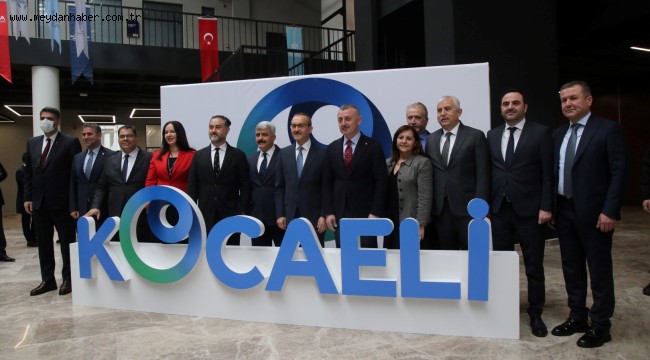 BÜYÜKKILIÇ, İKAF'TA KAYSERİ BÜYÜKŞEHİR STANDINI GEZDİ, ÖĞRENCİLERLE BULUŞTU