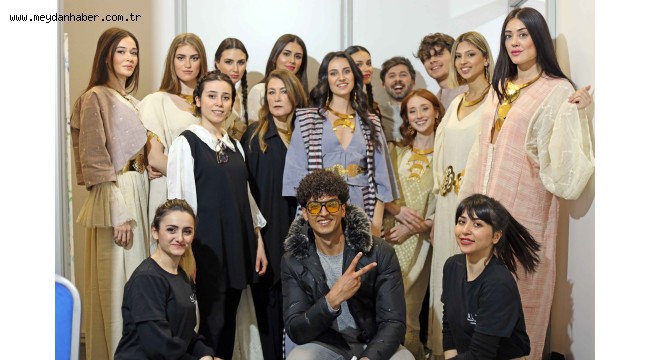 Defileye Dastar damga vurdu