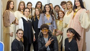 Defileye Dastar damga vurdu