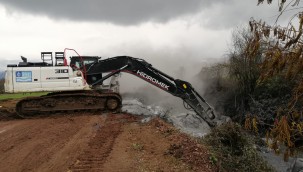 Dere kenarından 100 ton atık toplandı