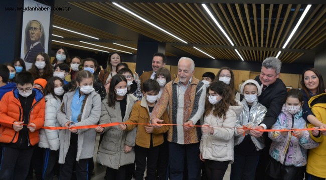 DÜNYA ŞİİR GÜNÜ'NDE DİZELER TUALLERE YANSIDI