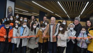 DÜNYA ŞİİR GÜNÜ'NDE DİZELER TUALLERE YANSIDI