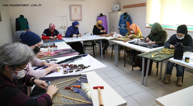 Filografi yaparak üniversite sınavına hazırlanıyor