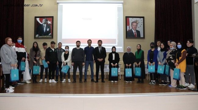  Gençler bilgileriyle yarıştı