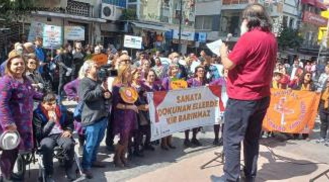 İzmir'de Dünya Tiyatro Günü coşkuyla kutlandı