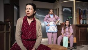 İzmir Şehir Tiyatroları üçüncü oyunu "Mor Şalvar" ile seyirciyle buluşuyor