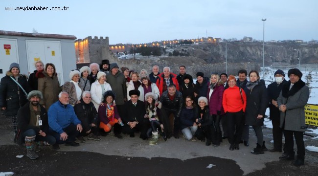 İZMİRLİ TURİZMCİLERDEN BAŞKAN DEMİR'E SÜRPRİZ ZİYARET