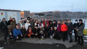 İZMİRLİ TURİZMCİLERDEN BAŞKAN DEMİR'E SÜRPRİZ ZİYARET