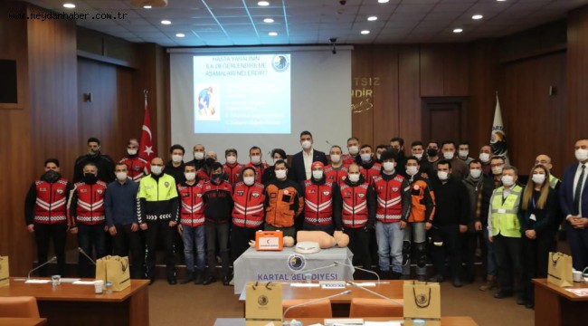 Kartal Belediyesi'nden Motokuryelere İlk Yardım İş Sağlığı ve Taşıt Bilgisi Eğitimi