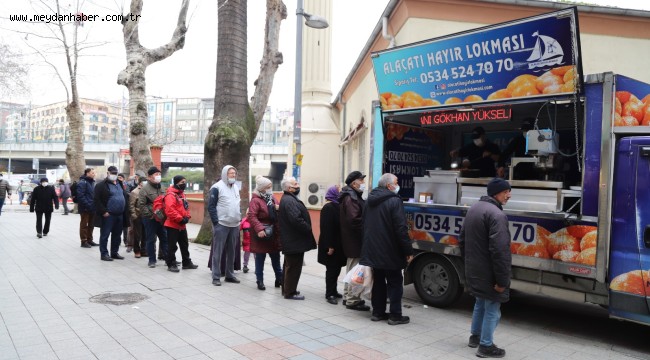 Kartal Belediyesi'nden Vatandaşlara Kandil Simidi ve Hayır Lokması İkramı