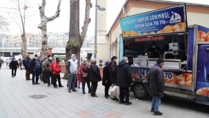 Kartal Belediyesi'nden Vatandaşlara Kandil Simidi ve Hayır Lokması İkramı