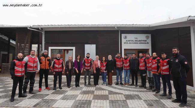 Kartal'da Afet gönüllüsü motosikletli kuryelere eğitim verildi