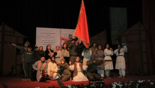 KUVAYIMİLLİYE MERSİN" TİYATRO OYUNU TARİHTE YOLCULUK YAPTIRDI