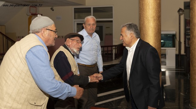 YAŞLILARIMIZ SADECE SAYGI DEĞİL, SEVGİYE DE LAYIKTIR