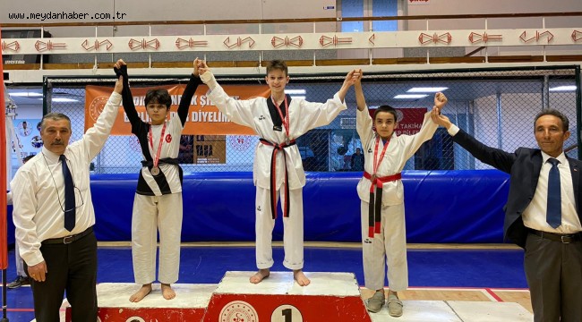 YUNUSEMRELİ TEAKWONDOCULARDAN 5 MADALYA