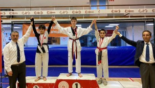 YUNUSEMRELİ TEAKWONDOCULARDAN 5 MADALYA