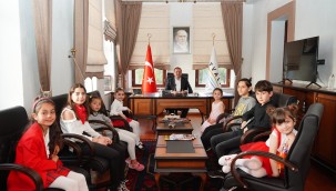 23 NİSAN ÖNCESİ AYVALIK BELEDİYESİ'Nİ ÇOCUKLAR ELE GEÇİRDİ